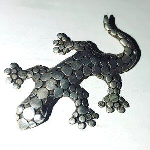 Brooch Pin Reptile Gecko Lizard  Sterling Silver 925 Textured Circle Pattern